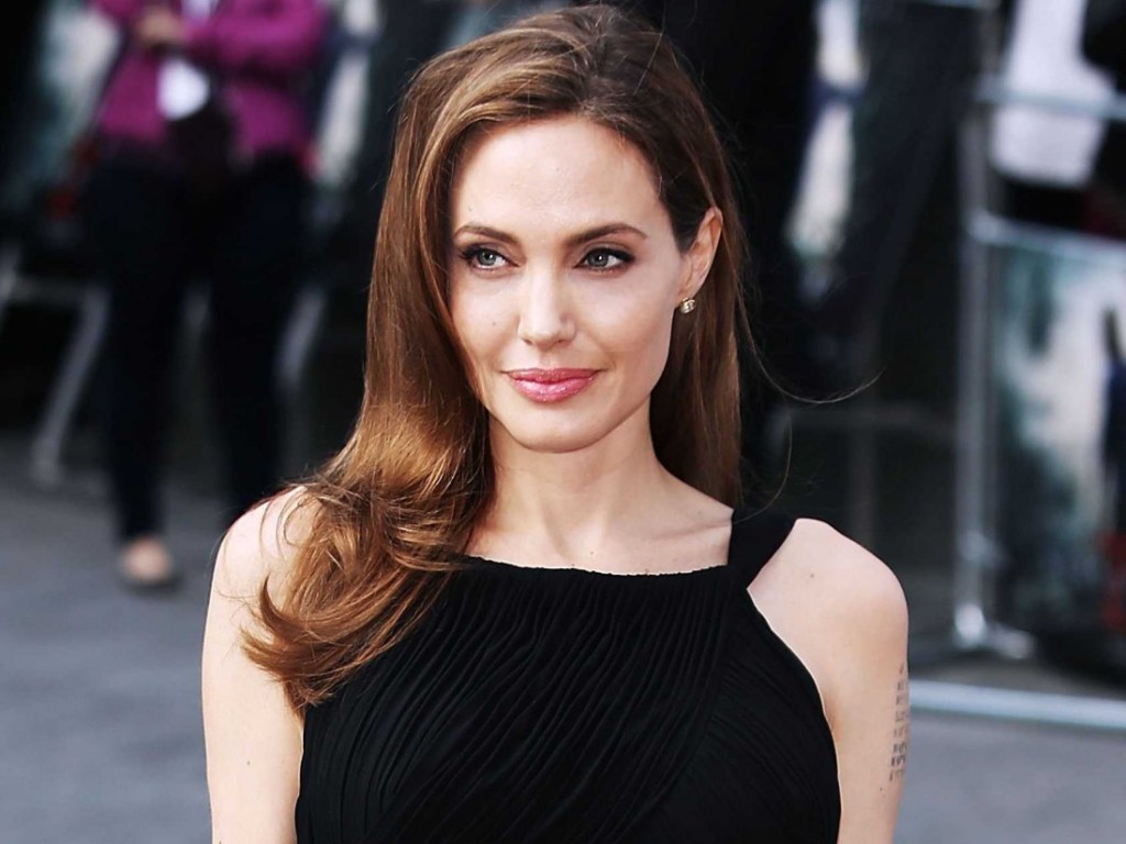 Джоли приписали роман с британским красавчиком Хиддлстоном