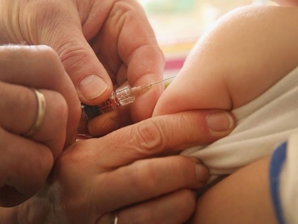 В Украине за  прошлый год умерли 17 детей из-за нарушения процедуры вакцинации – медик
