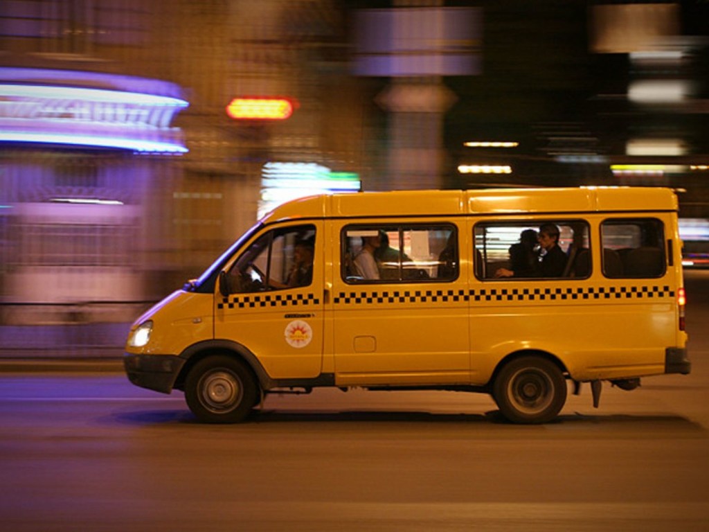 В Одессе водитель маршрутки грубо пытался выгнать из салона АТОшника (ФОТО)