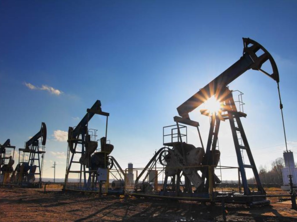 Фьючерсы на нефть Brent достигли отметки 77,31 доллара за баррель