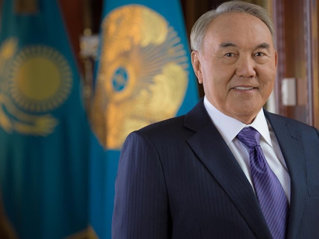 Назарбаеву разрешили возглавлять свой пост пожизненно