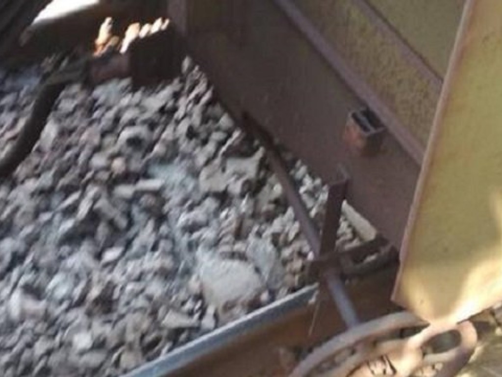 Во Львовской области вагон грузового поезда сошел с рельсов (ФОТО)