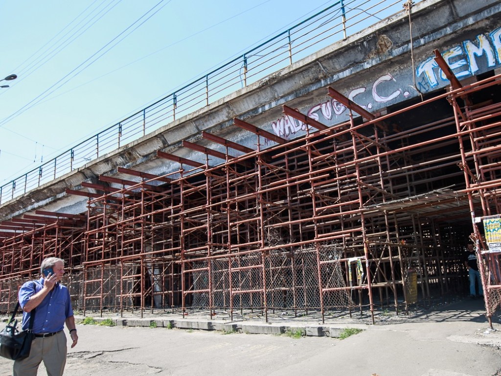 Реконструкция Шулявского моста в Киеве затягивается из-за появления новых вариантов ремонта объекта