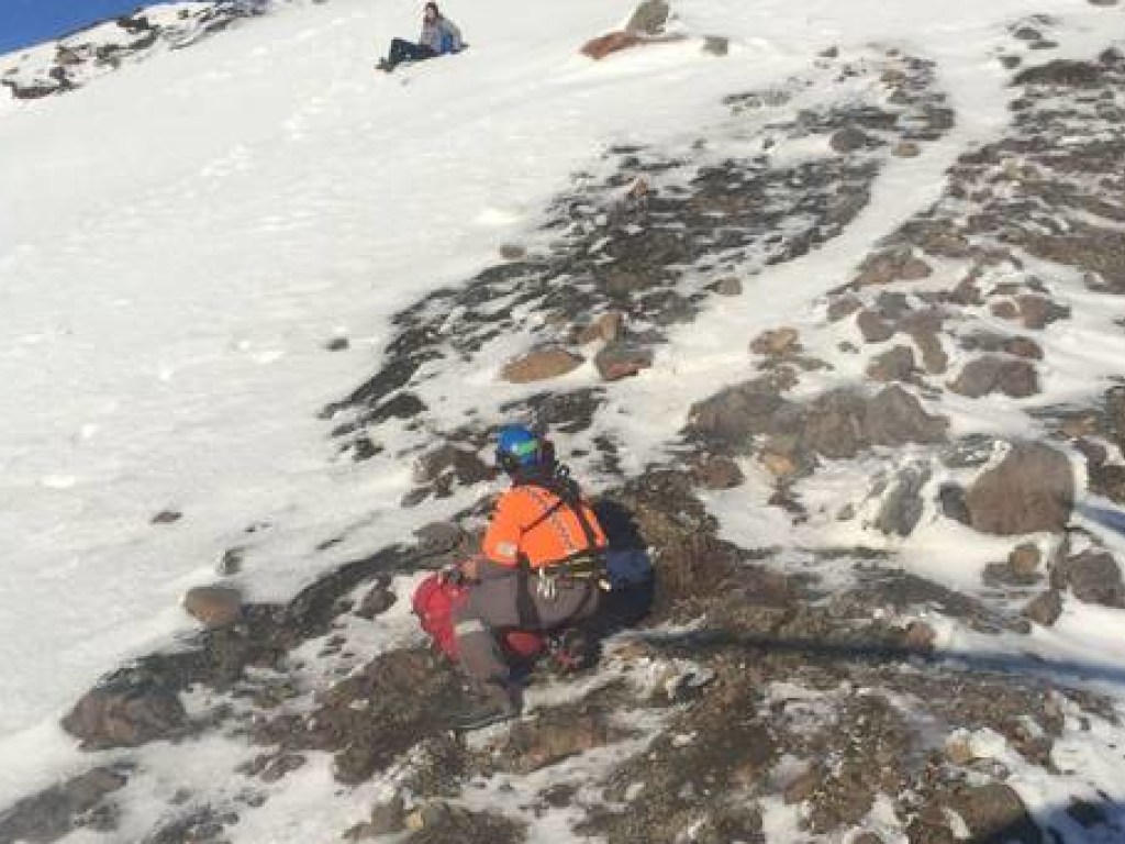 В горах Новой Зеландии британка рухнула с 100-метровой высоты и выжила (ФОТО)