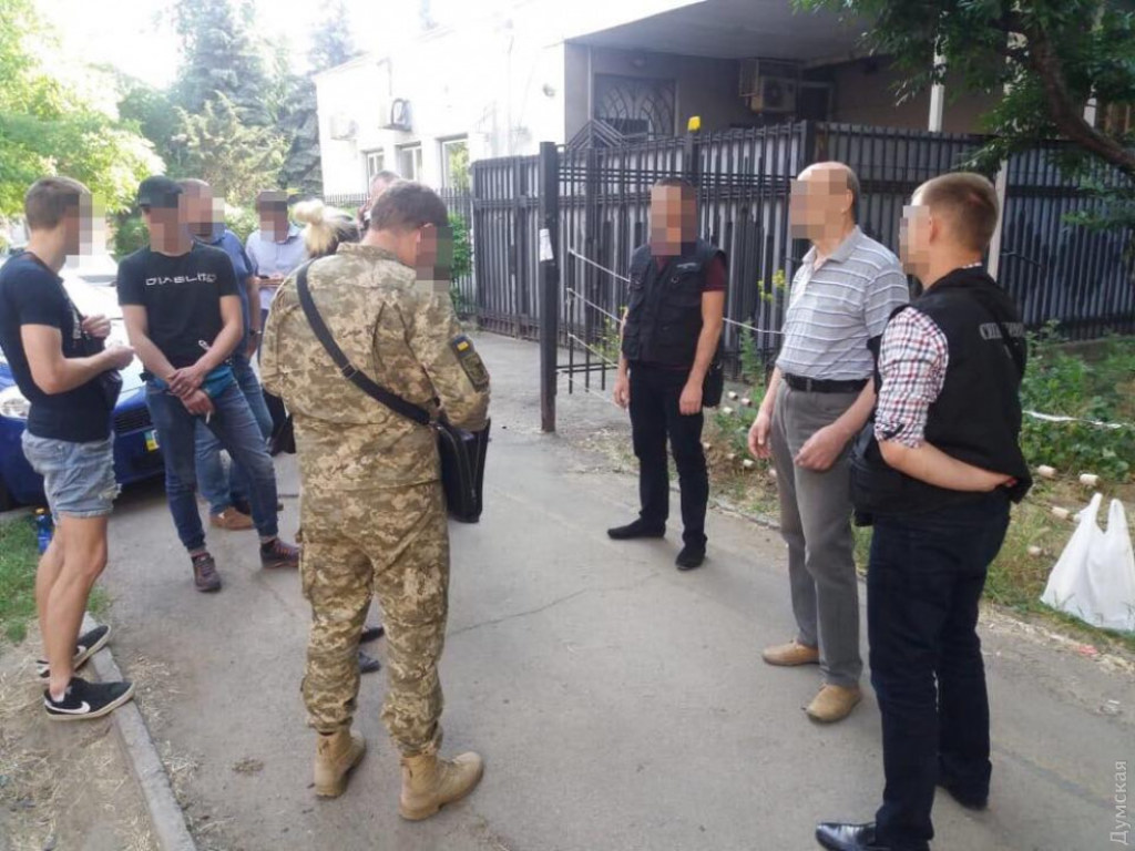 В Одессе сотрудники СБУ задержали врача, который вымогал деньги у призывника (ФОТО)