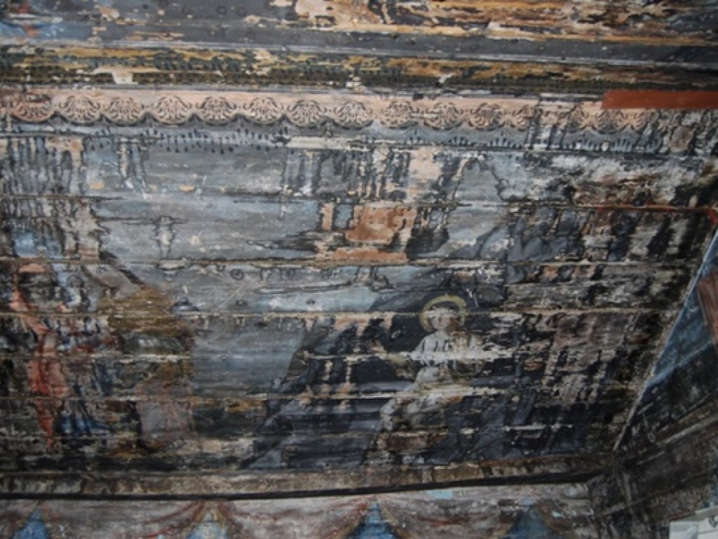 В храме на Закарпатье нашли неизвестные старинные росписи (ФОТО)
