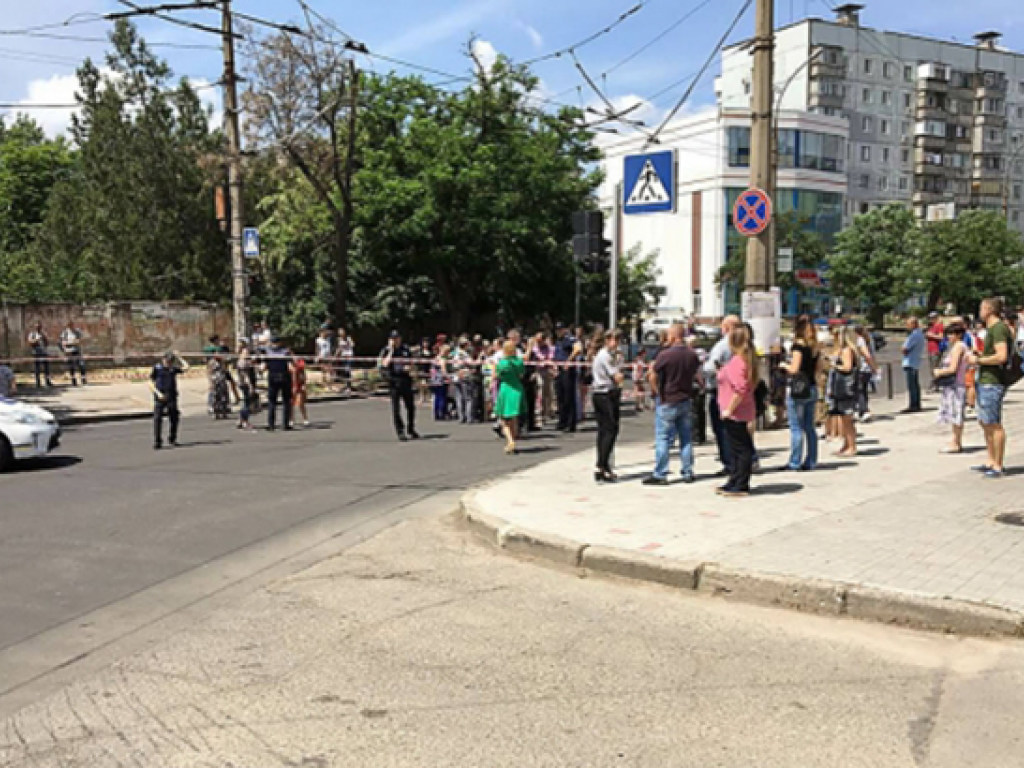 В Николаеве жители перекрыли дорогу из-за отключения света в общежитиях (ФОТО)