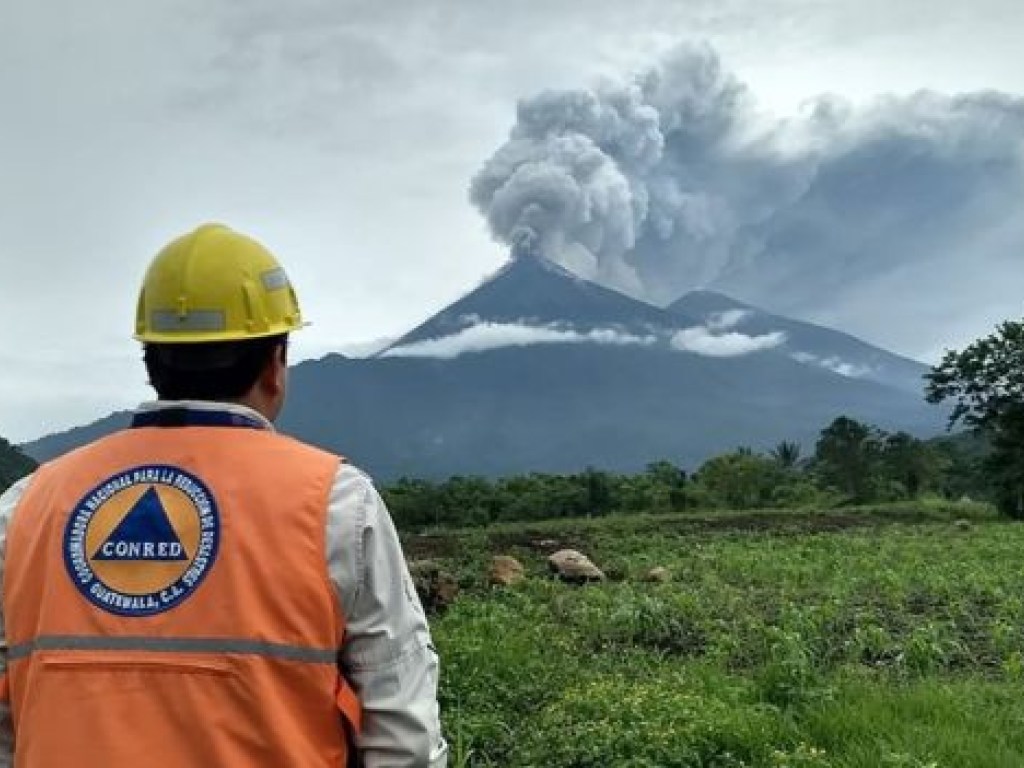 Извержение вулкана в Гватемале: погибли 25 человек (ФОТО, ВИДЕО)