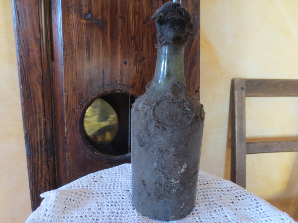 Бутылку вина эпохи Людовика XVI продали во Франции за 120 тысяч долларов