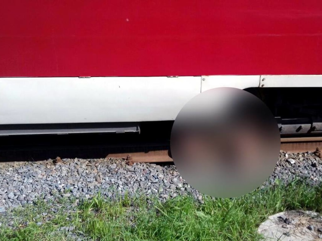 В Харькове пешеход лишился ног из-за наезда трамвая (ФОТО)