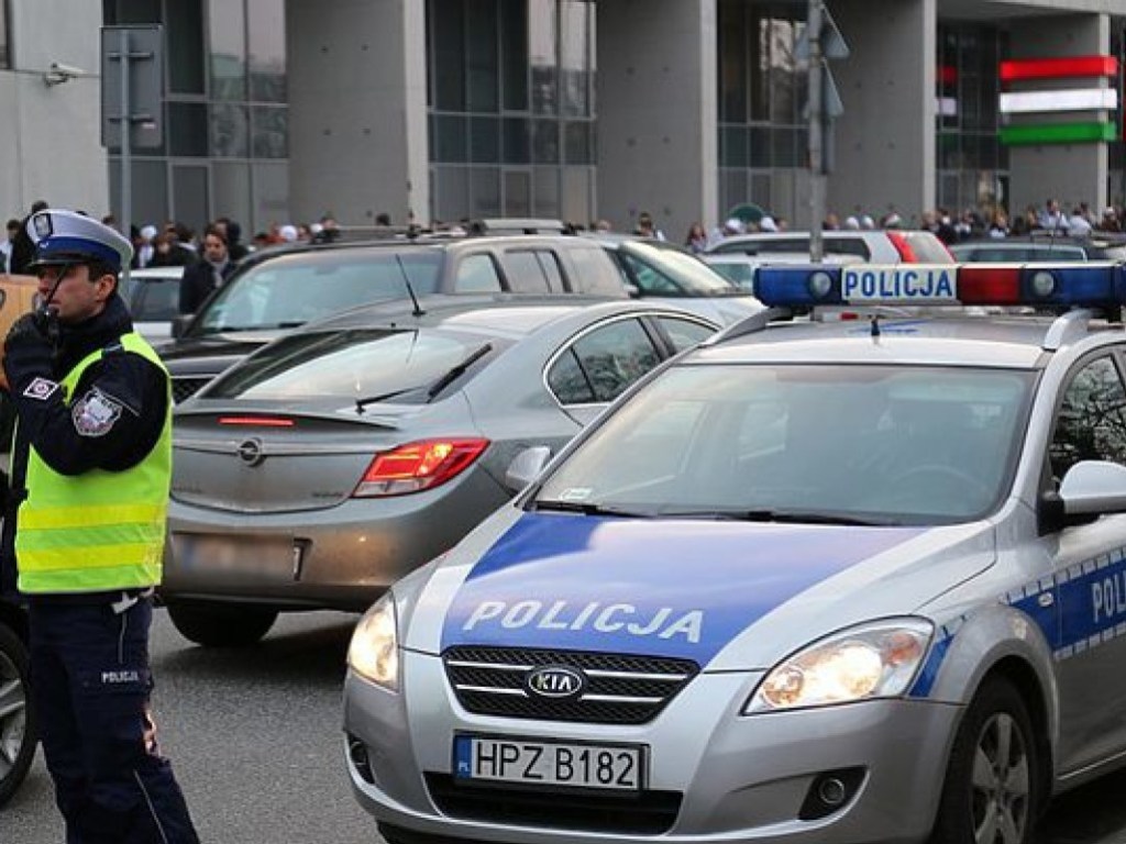 В Польше 21-летний украинец пьяным катался в Mercedes по пирсу (ФОТО)