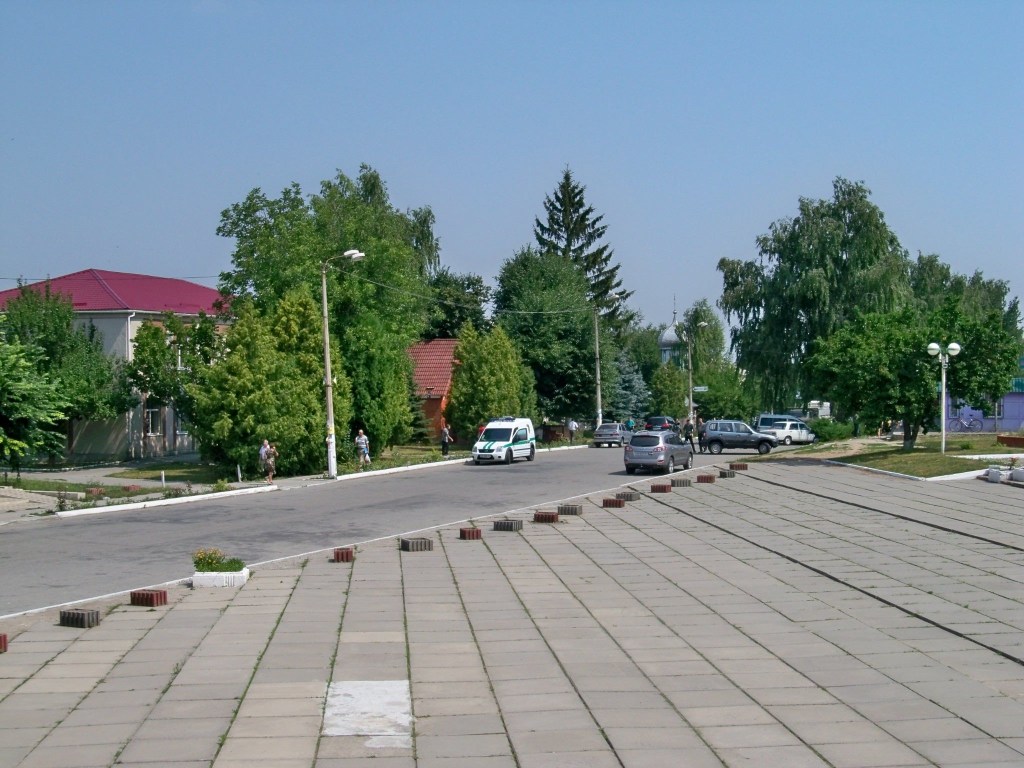 В Винницкой области легковушка въехала в остановку общественного транспорта (ФОТО)