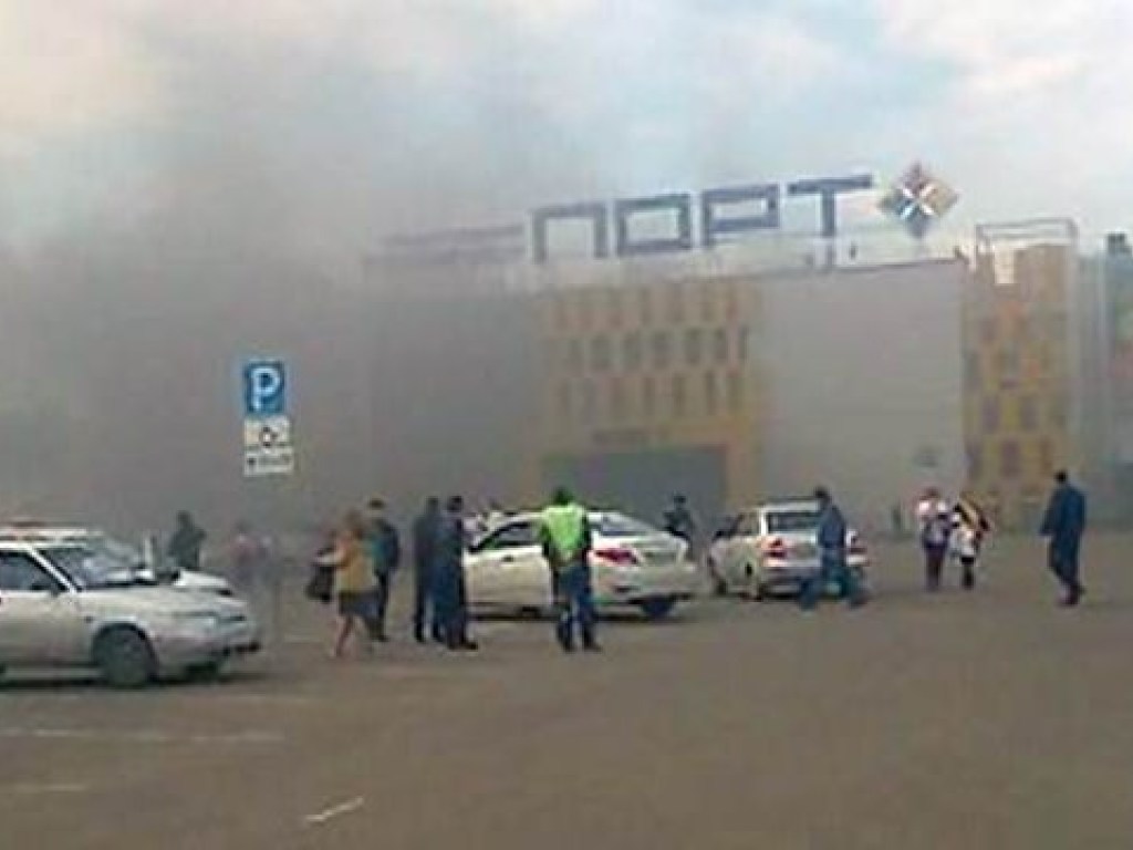 В России снова загорелся крупный торговый центр (ФОТО, ВИДЕО)