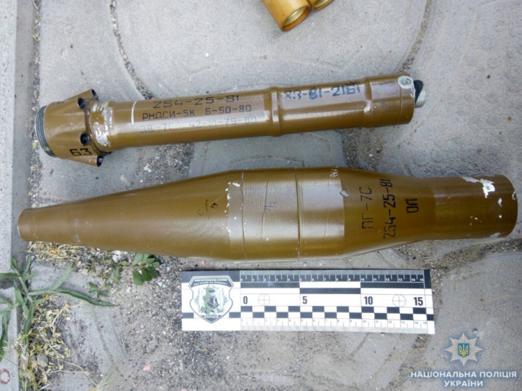 Купил для самообороны: В Николаеве у местного жителя обнаружили схрон со взрывчаткой и боеприпасами (ФОТО)