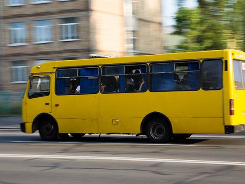 В Киеве водитель маршрутки  напал на ребенка  (ВИДЕО)