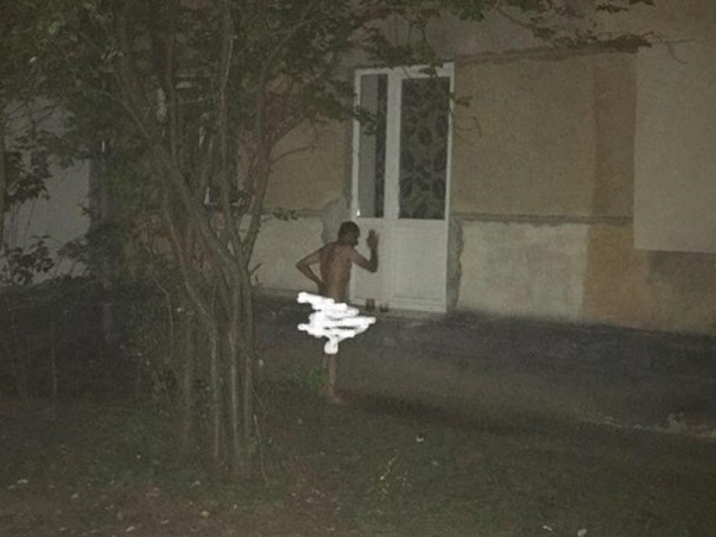 Во Львове на улице обнаружили голого мужчину (ФОТО)