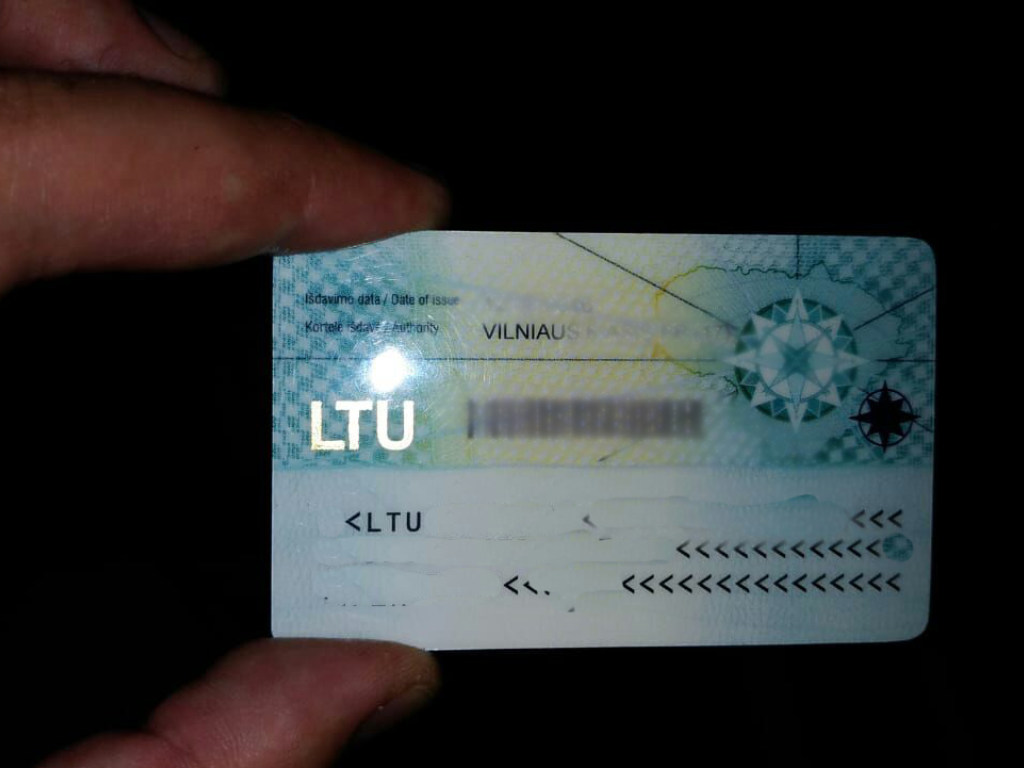 Пограничники Украины и Молдовы разоблачили дельцов, которые подделывали паспорта граждан стран ЕС (ФОТО)