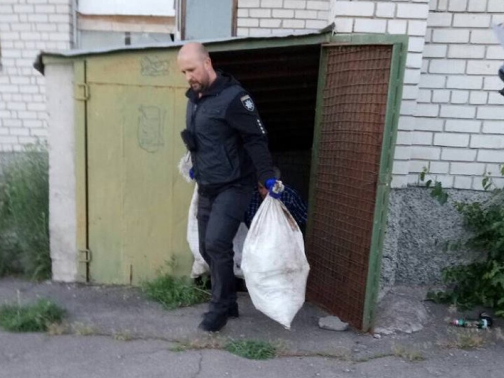 Запорожские полицейские прокомментировали выявление мешков с человеческими останками (ФОТО)