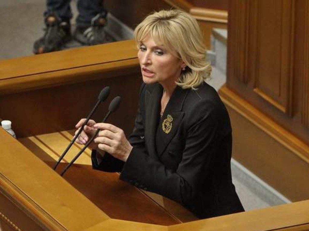 Жена Луценко явилась в парламент в пиджаке за 53 тысячи гривен (ФОТО)