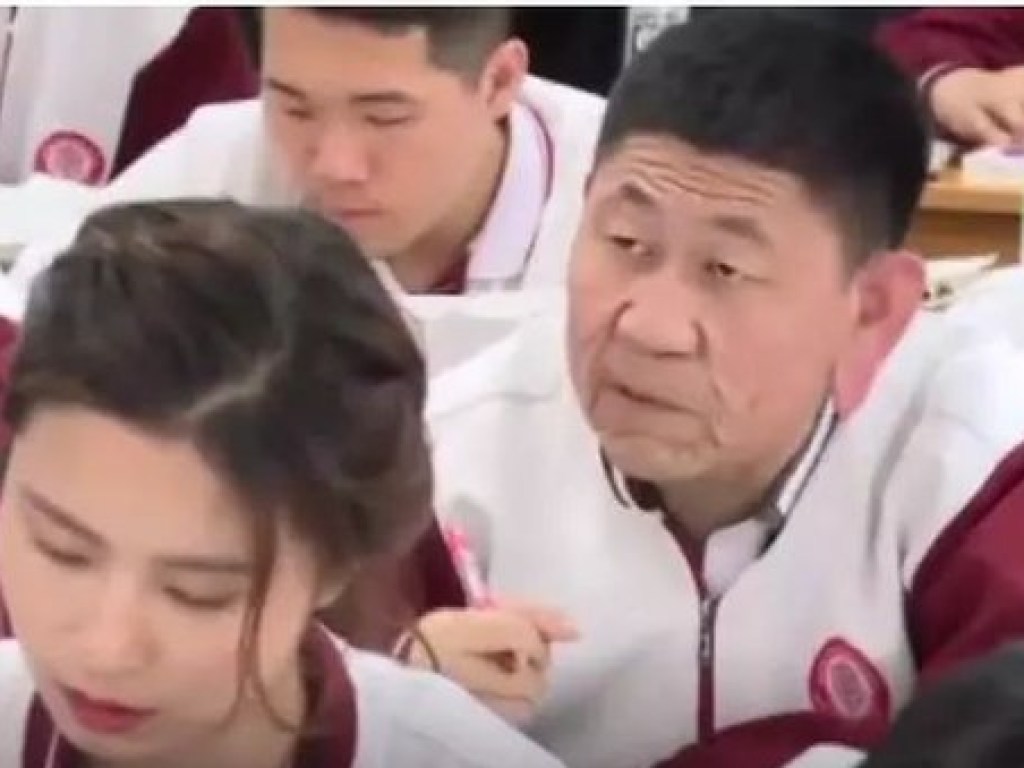 Выглядит как старик:  китайский школьник много лет страдает от редкого заболевания (ФОТО, ВИДЕО)