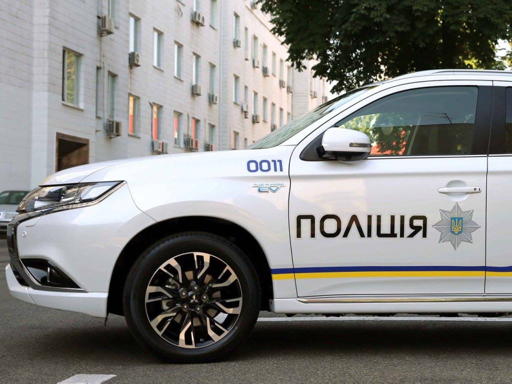 На трассе Киев-Чоп полицейский Mitsubishi Outlander попал в ДТП (ВИДЕО)