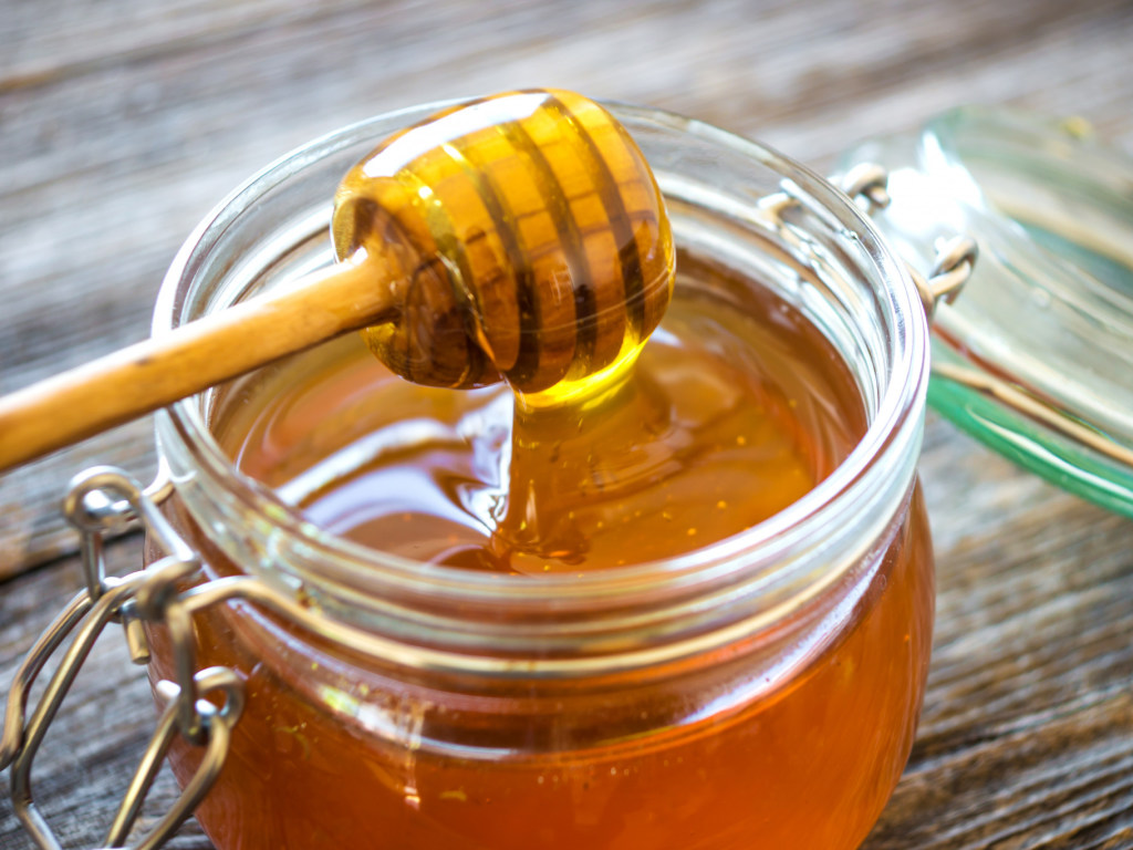 В Украине продается опасный мед с антибиотиками и пестицидами – эксперт