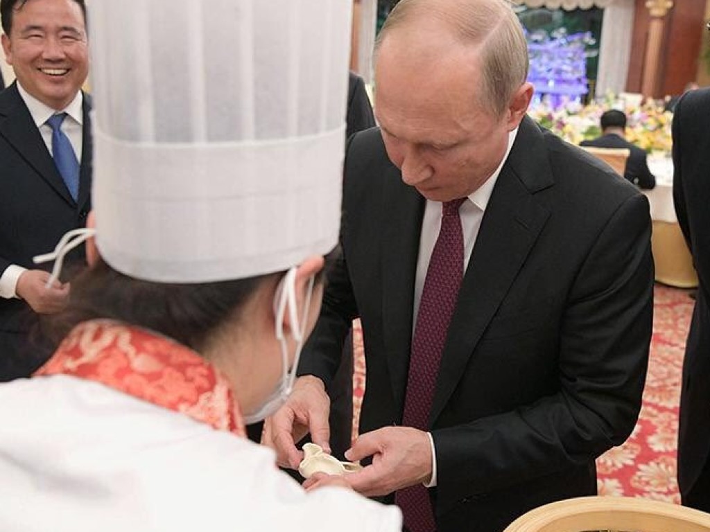 В Китае Путин приготовил блюдо гоубули:  в Сети началось бурное обсуждение  (ФОТО, ВИДЕО)