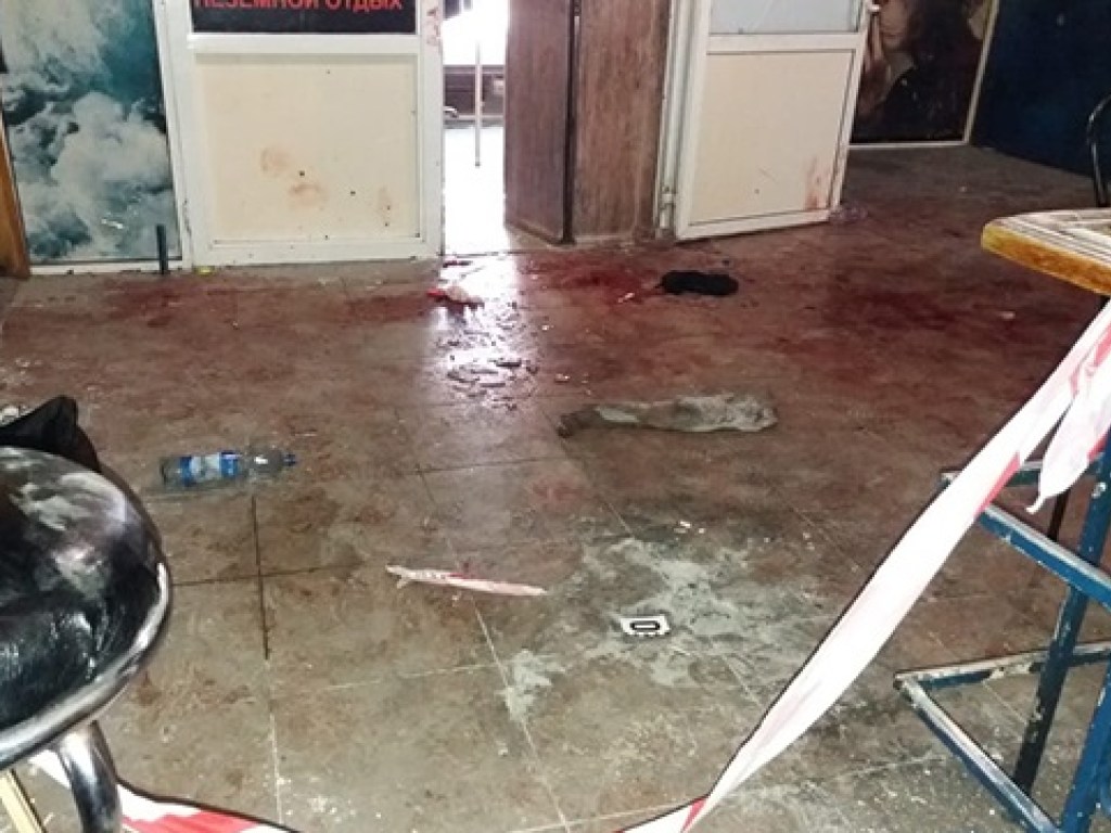 В Сумах мужчина в балаклаве бросил гранату в помещение ночного клуба, 7 человек пострадало  (ФОТО, ВИДЕО)