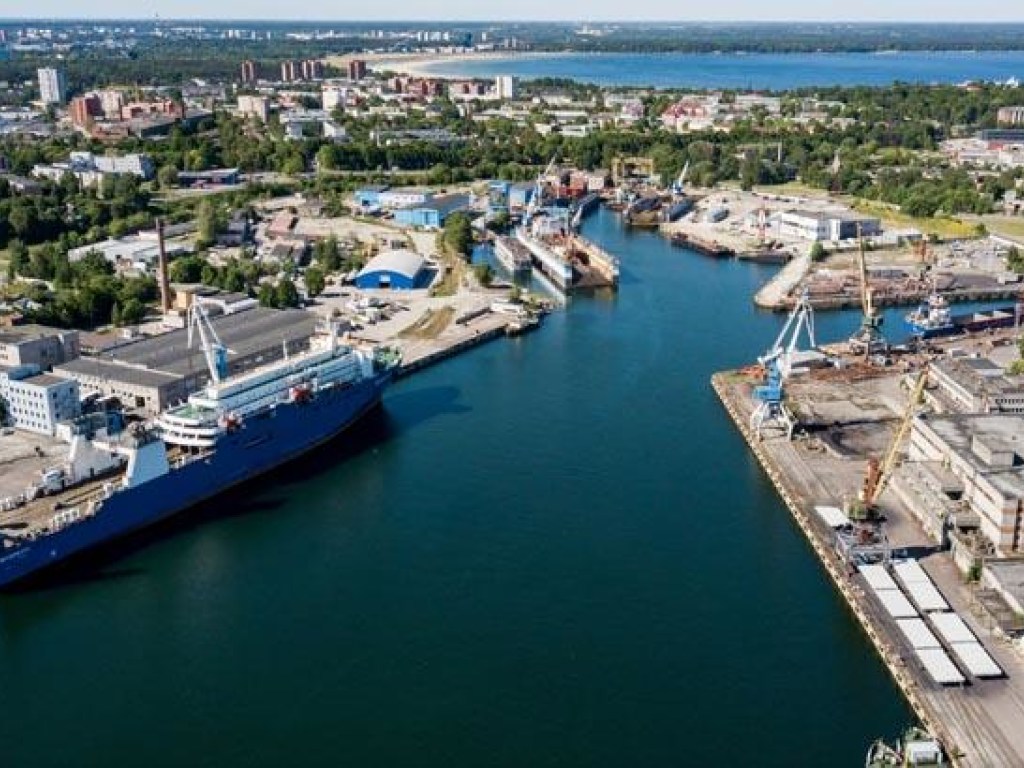 В порту Таллина арестовано российское судно (ФОТО)