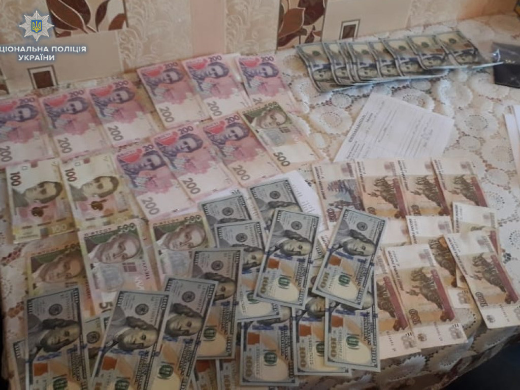 На Луганщине полиция пять раз закупала метадон перед задержанием группы наркоторговцев (ФОТО)