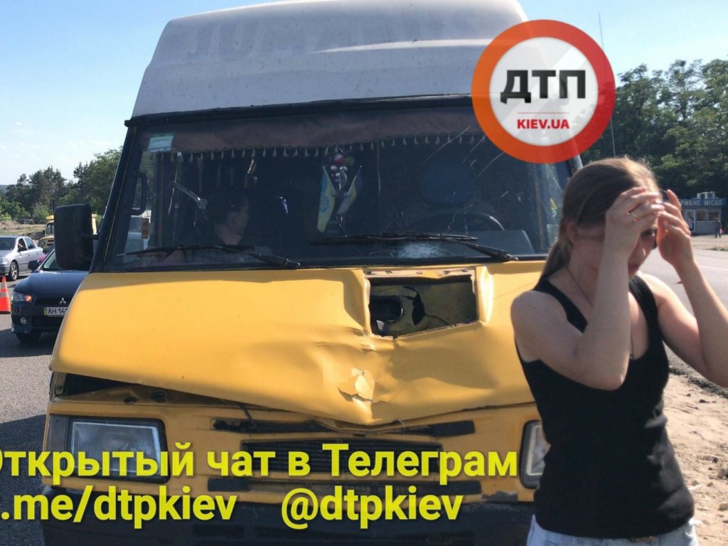 Жуткое ДТП под Киевом: Автобус насмерть сбил перебегавшего трассу пешехода (ФОТО)