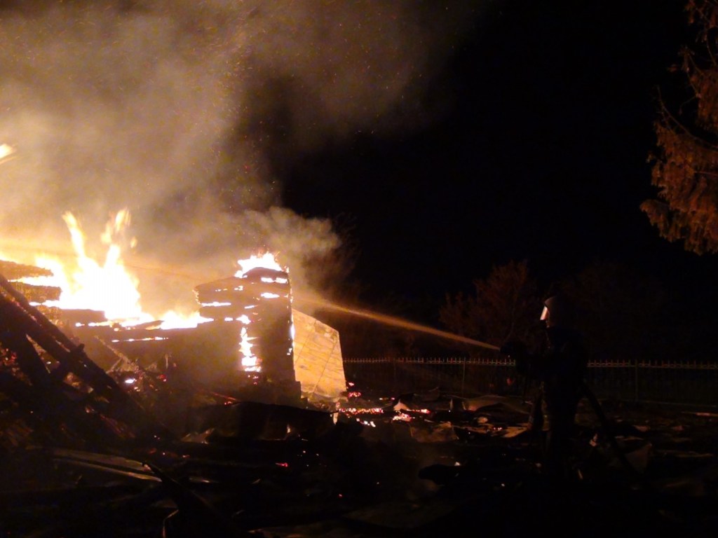 На Прикарпатье сгорела старая деревянная церковь УПЦ КП (ФОТО)