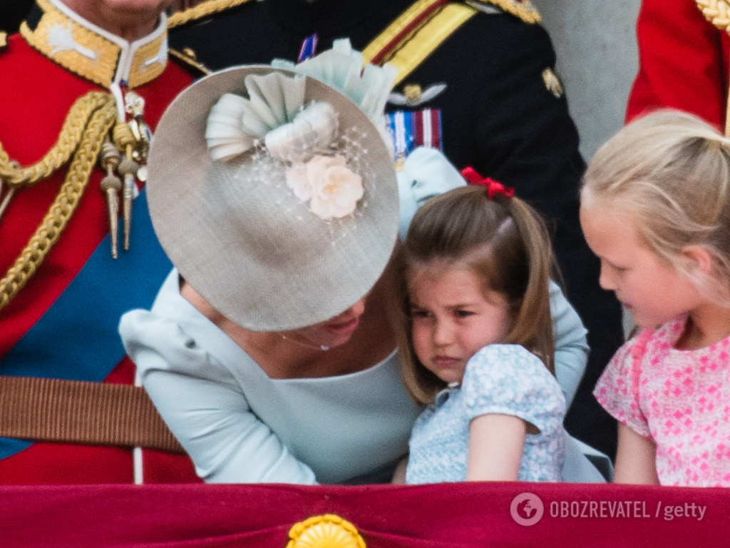 Не растерялась: Кейт Миддлтон молниеносно успокоила упавшую принцессу  (ФОТО, ВИДЕО)