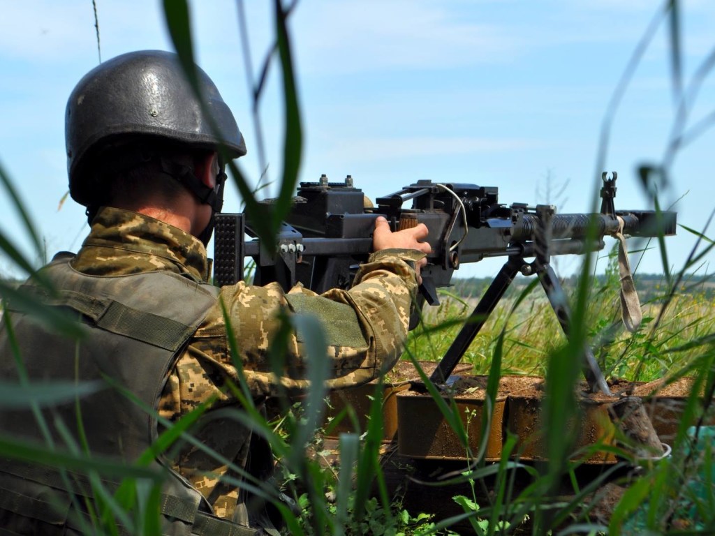 Сутки в ООС: 32 обстрела, трое раненых