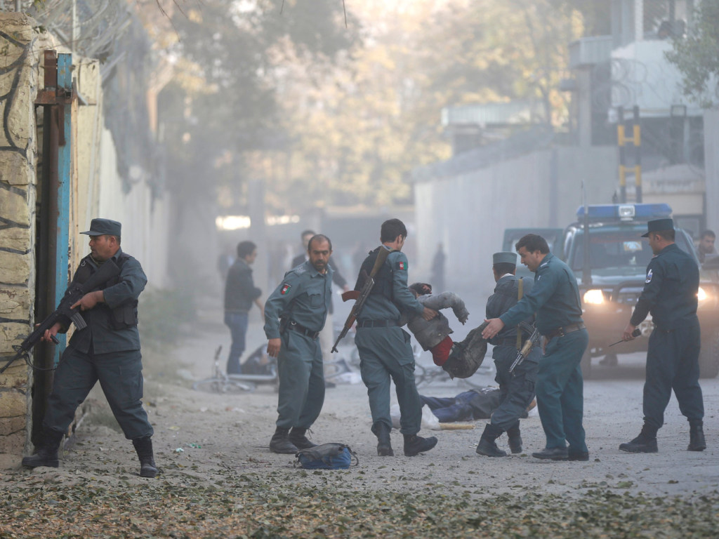 На востоке Афганистана подорвали микроавтобус, погибли 6 человек