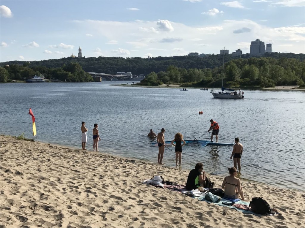 В Киеве семь пляжей получили международный экологический сертификат «Голубой флаг» (СПИСОК)