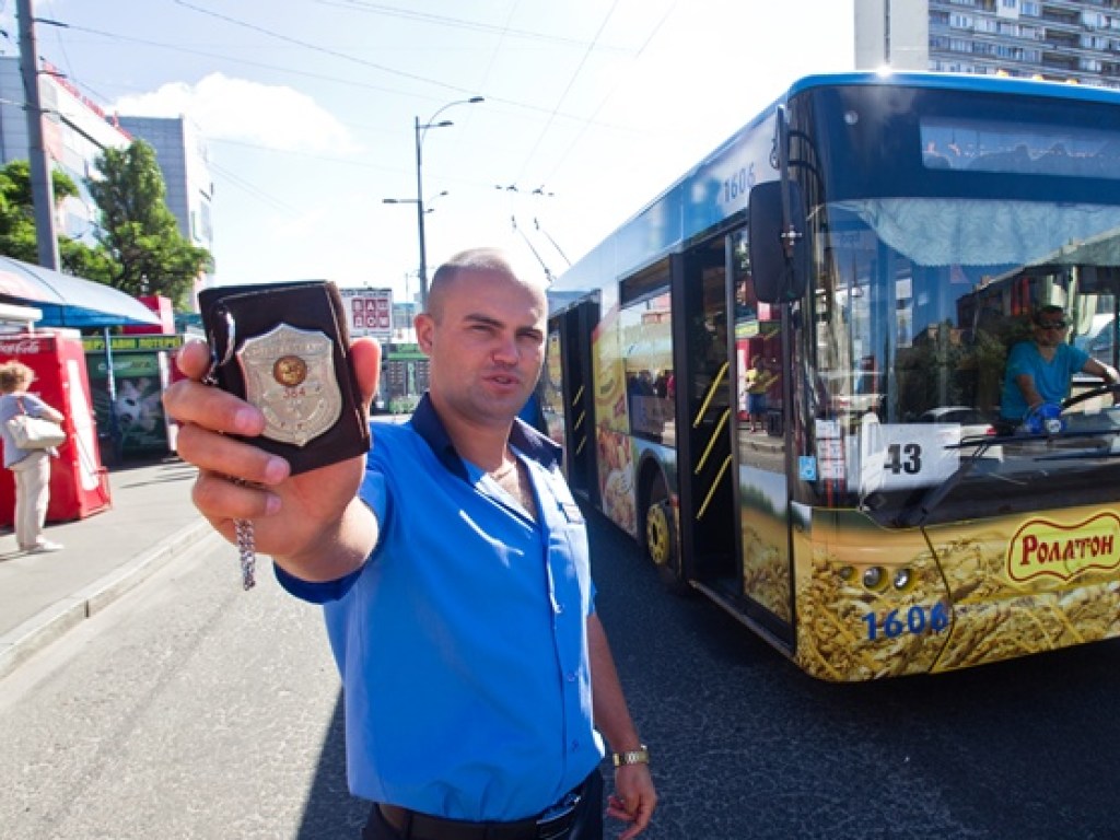 «Зайцев» в транспорте Киева будут ловить полицейские