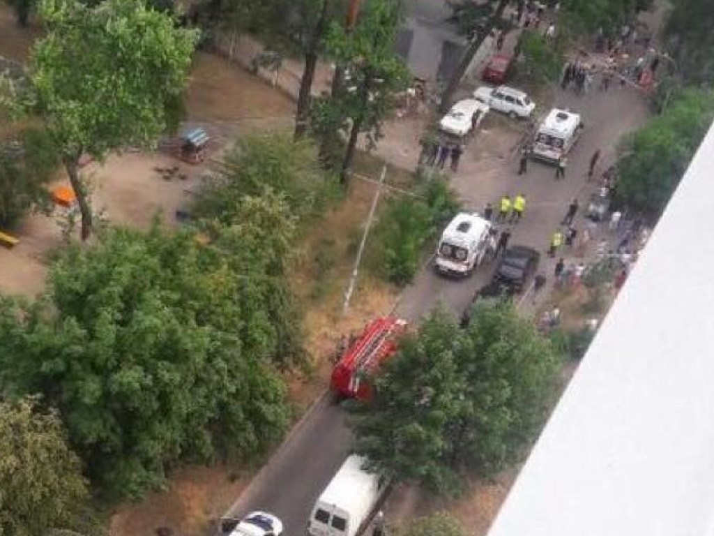 В Киеве взорвался автомобиль, есть пострадавшие (ФОТО)