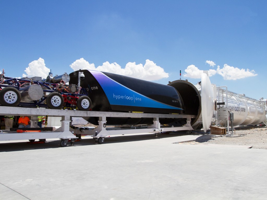 Омелян назвал дату запуска Hyperloop в Украине