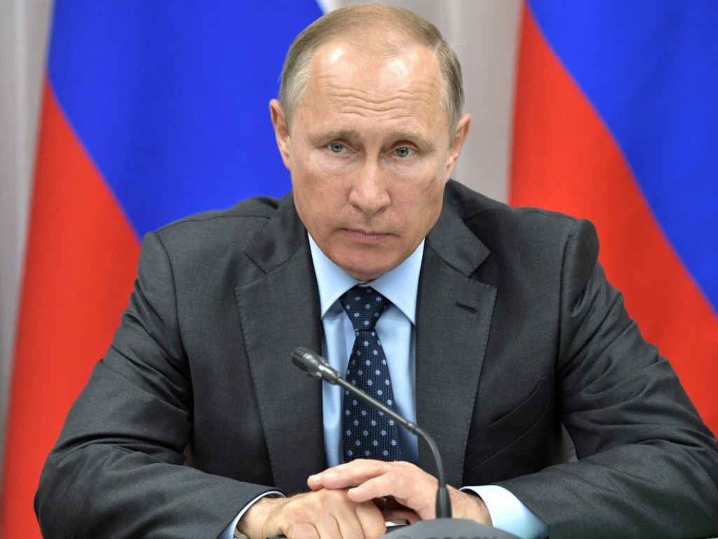 Довольный или замерзший: Странное фото Путина озадачило пользователей сети (ФОТО)