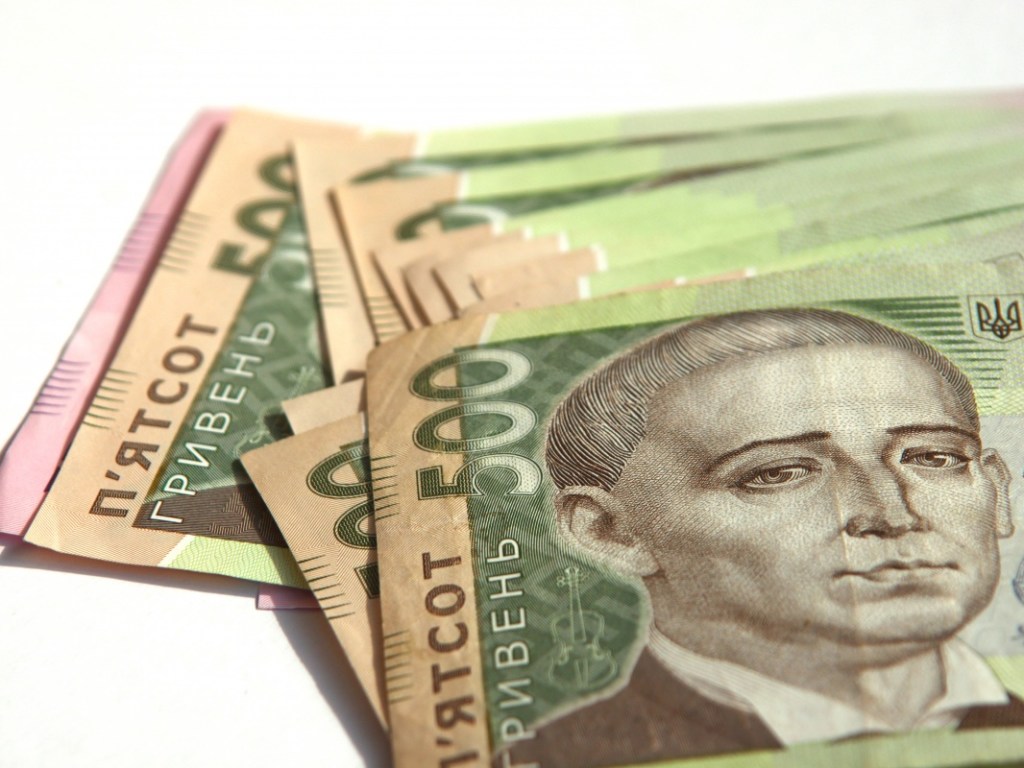 Украину заполонили фальшивые деньги: в НБУ назвали самые популярные купюры