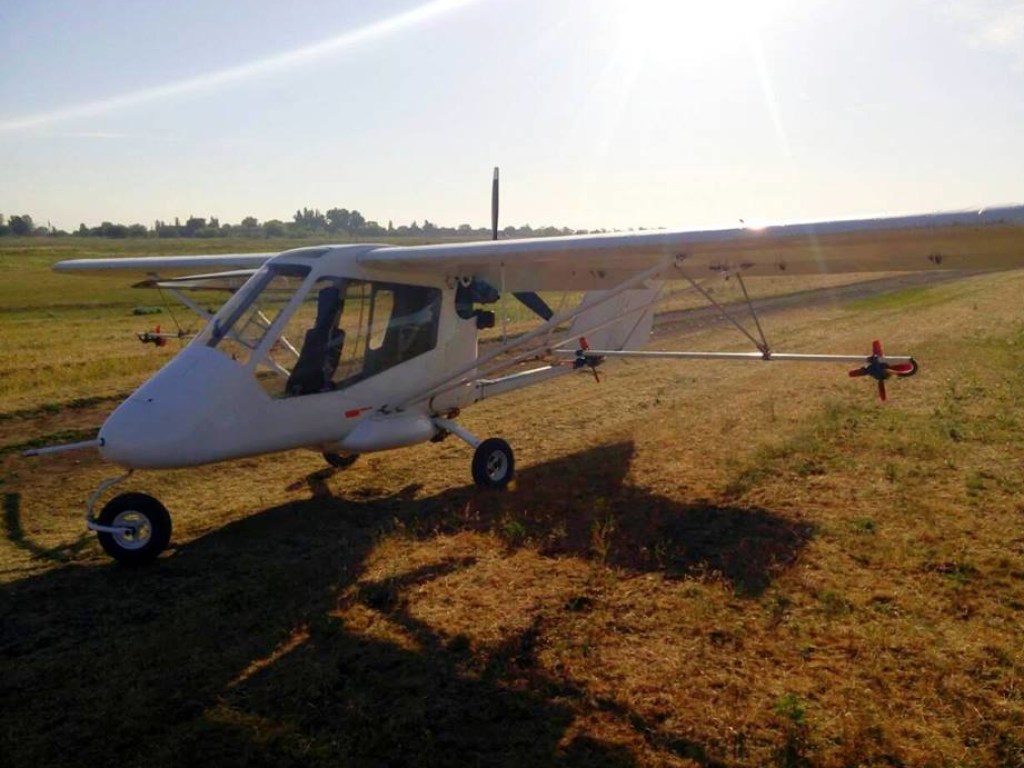 Самолет без разрешения военных летал в небе Донбасса: пилота принудили к посадке (ФОТО)