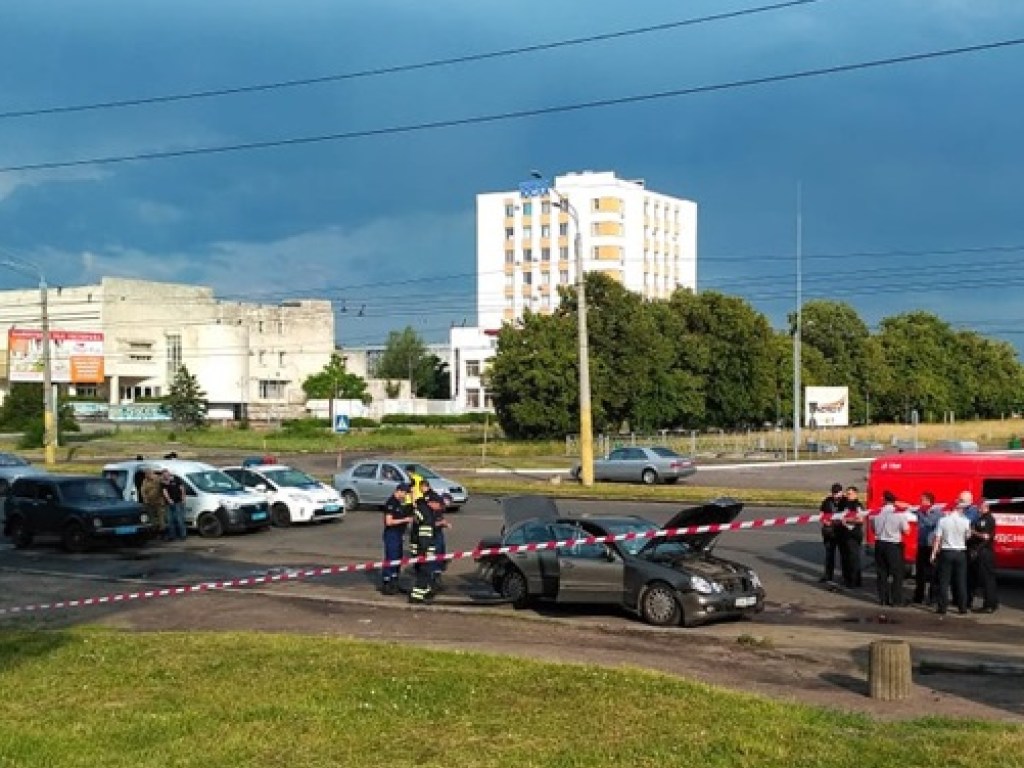 Подрыв Mercedes в Черкассах: погиб 69-летний бизнесмен (ФОТО)