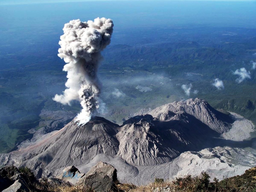 После извержения вулкана Фуэго в Гватемале, сообщается о 200 пропавших без вести