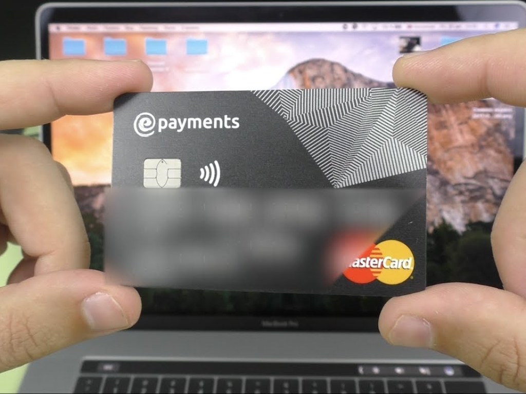 «Ощадбанк» начал выпускать новый тип банковских карточек