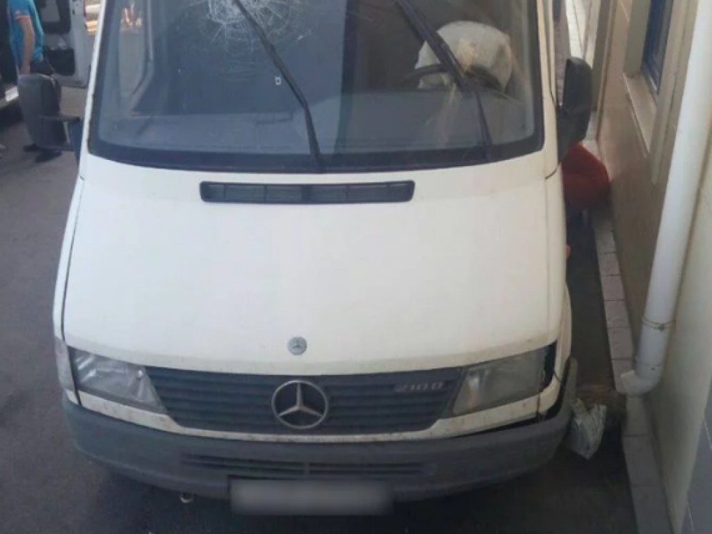 В Харькове микроавтобус Mercedes сбил ребенка насмерть (ФОТО)