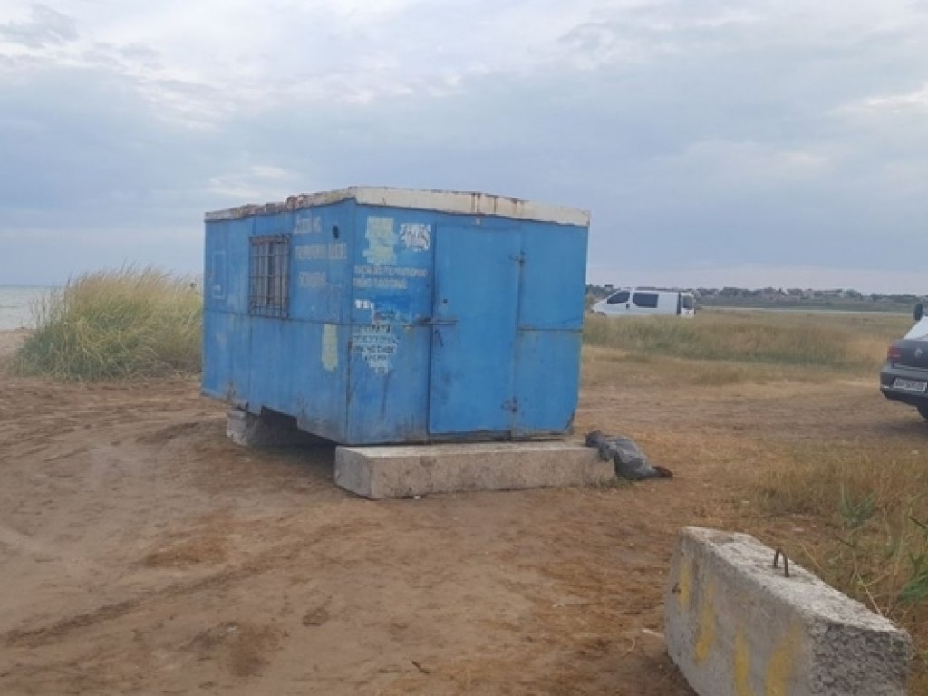 На курорте в Запорожской области с отдыхающих незаконно потребовали деньги за въезд на пляж (ФОТО)