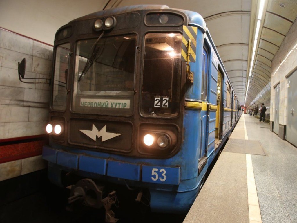 В киевской мэрии хотят внедрить систему поощрений для пересевших в метро водителей