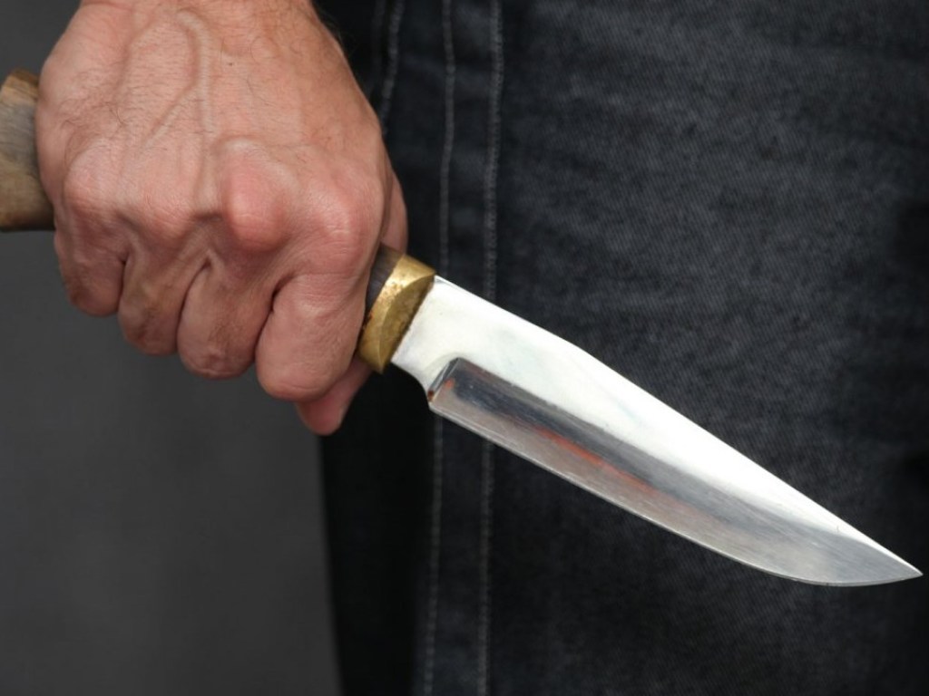 В Харьковской области отчим бросился с ножом на пасынка