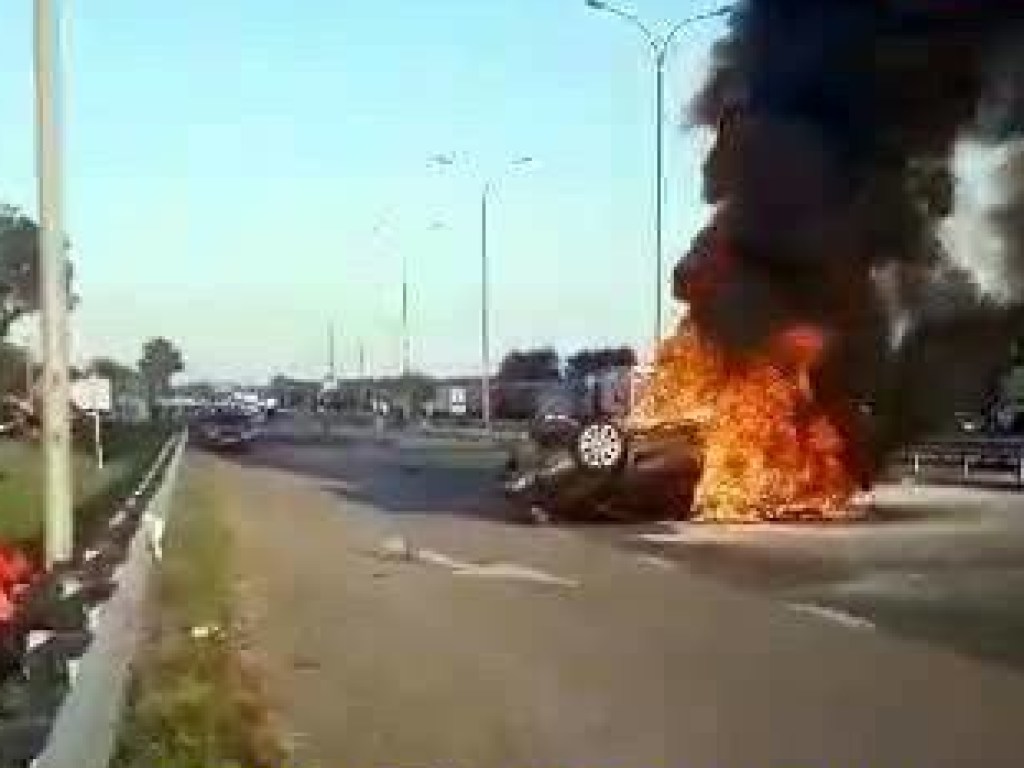 На трассе Киев-Харьков сгорело Audi: погиб бизнесмен (ФОТО)